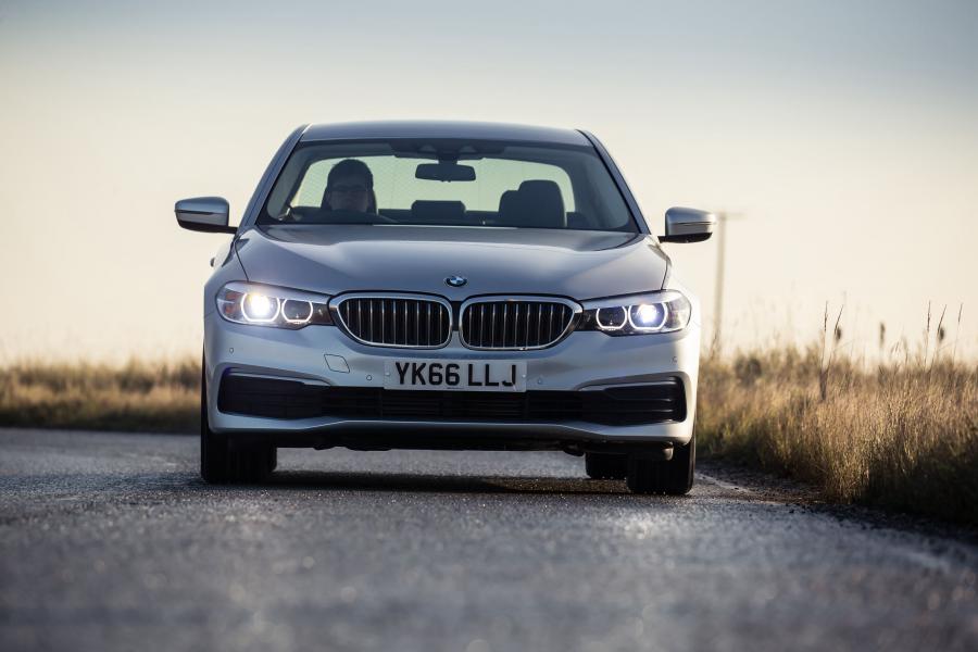  BMW 520d SE Sedan 2017 года  (UK) (фото 14 из 18)